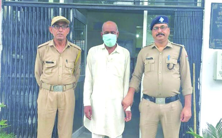 पुलिस गिरफ्त में आरोपित