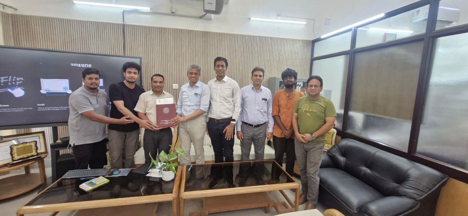 आईआईटी में समझौता ज्ञापन पर हस्ताक्षर