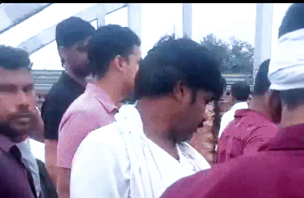 शव मिलने के बाद खूबडू झाल पर एकत्र परिजन