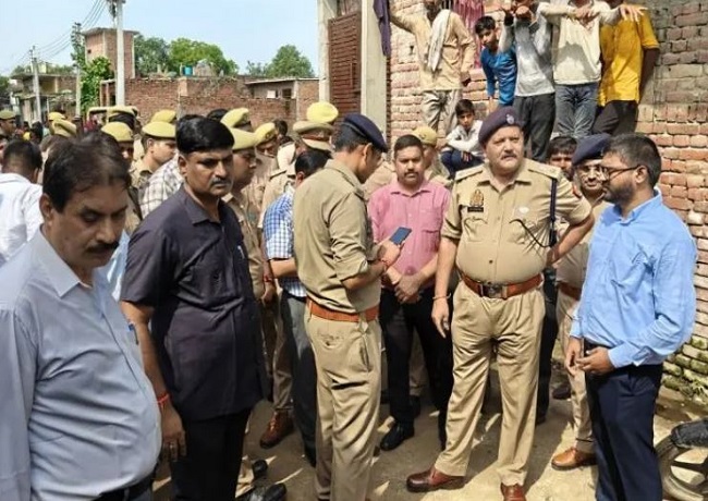 दाैसा हादसे में मृतकाें के परिजनाें के घर पहुंचे अधिकारीगण