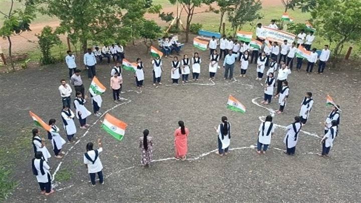 डीकेन में तिरंगा रैली