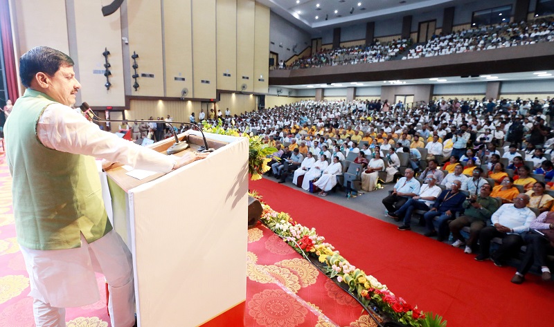 नशा मुक्ति शपथ ग्रहण समारोह को संबोधित करते हुए मुख्यमंत्री डॉ. मोहन यादव