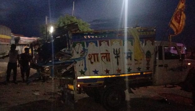 यह श्रद्धालु खाटू श्याम के दर्शन कर लौट रहे थे। उनका वाहन दौसा जिले में दुर्घटना का शिकार हो गया।