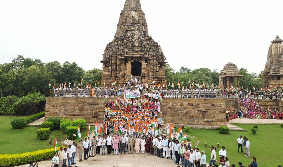 विश्व पर्यटन नगरी खजुराहो हुई तिरंगामय, गूंजे देशभक्ति के नारे