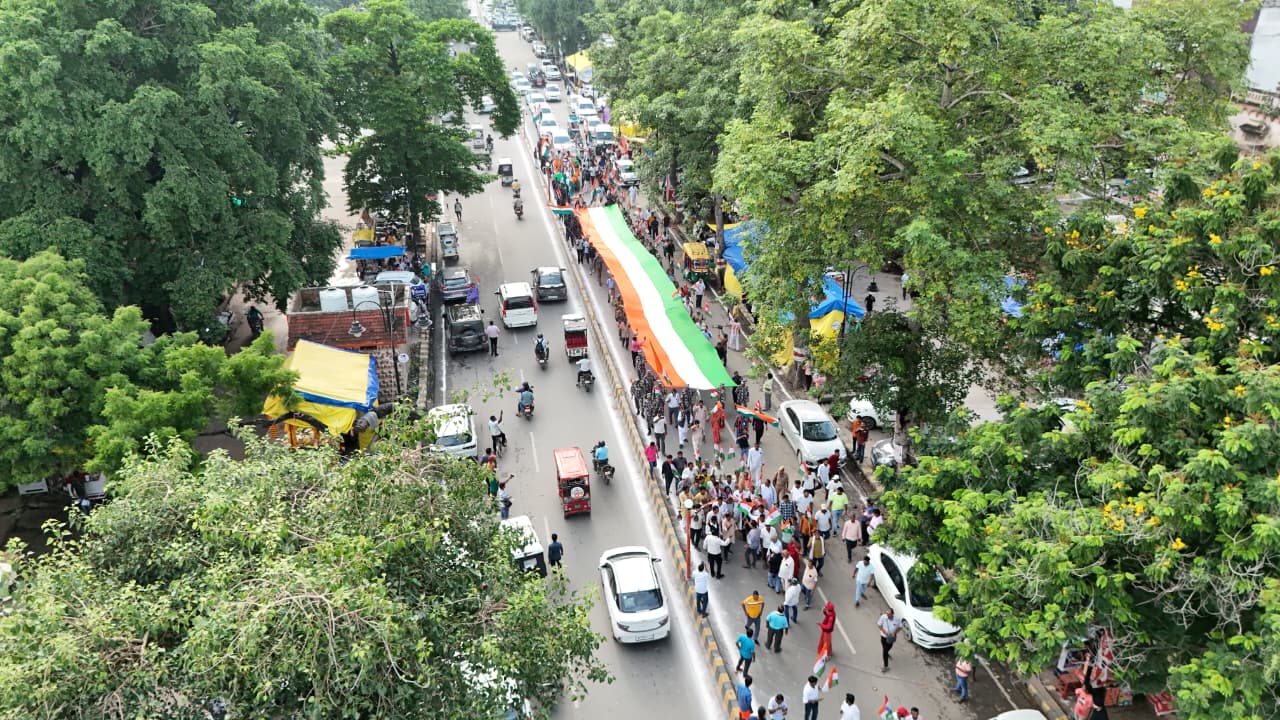 प्रयागराज नगर निगम द्वारा निकाली गई तिरंगा यात्रा का छाया चित्र