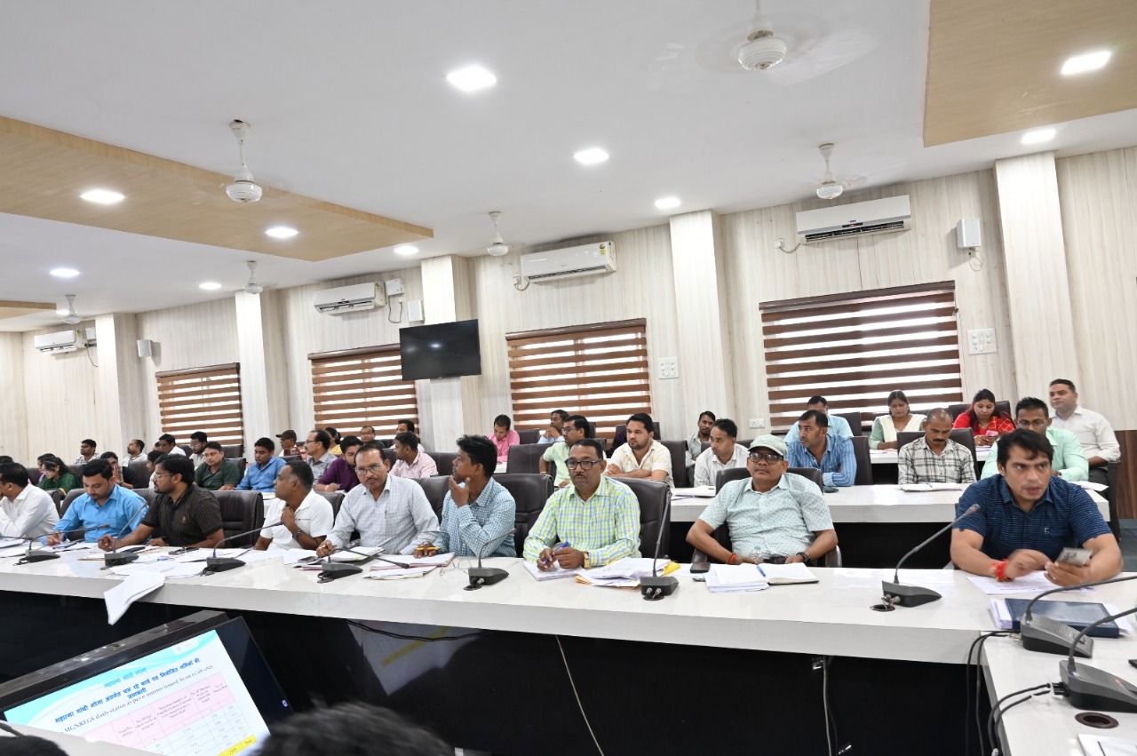 पीएम आवास योजना की नियमित करें मॉनिटरिंग - सीईओ  गोकुल रावटे