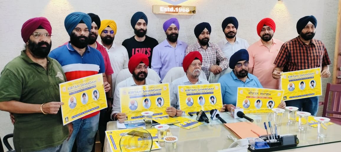 संवाददाता सम्मेलन में जीते समिति के पदाधिकारी सदस्यगण संवाददाता सम्मेलन में जीते समिति के पदाधिकारी सदस्यगण