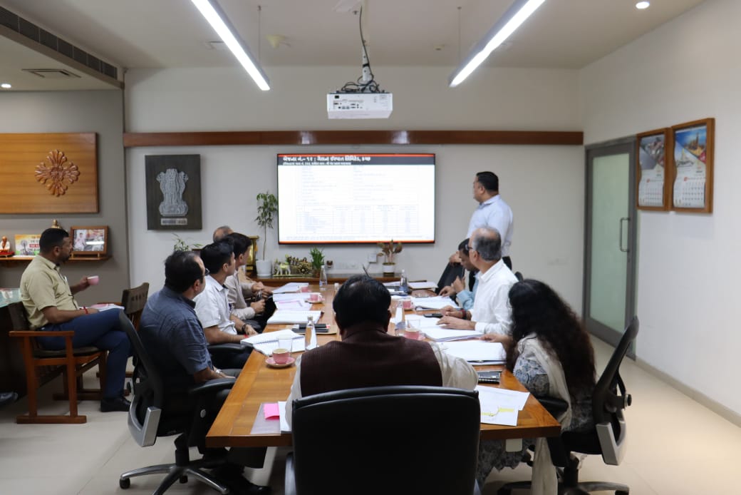 गांधीनगर में बैठक हुई गांधीनगर में बैठक हुई