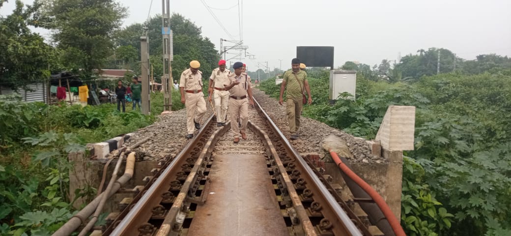 स्वतंत्रता दिवस के मद्देनज़र आरपीएफ और जीआरपी का तलाशी अभियान ।