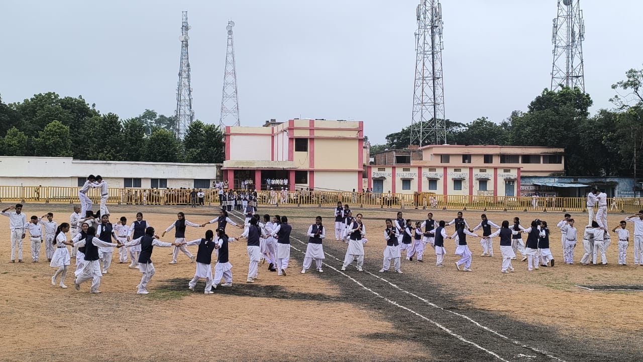 प्रतिभागियों ने सांस्कृतिक कार्यक्रम देते
