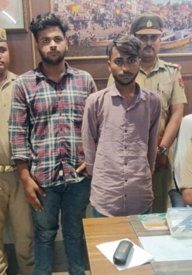गिरफ्तार दोनों शातिर (फोटो)