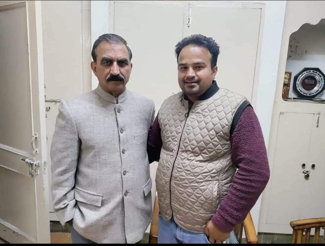 सचिन बरवाल मुख्यमंत्री सुखविंदर सिंह सुक्खू के साथ