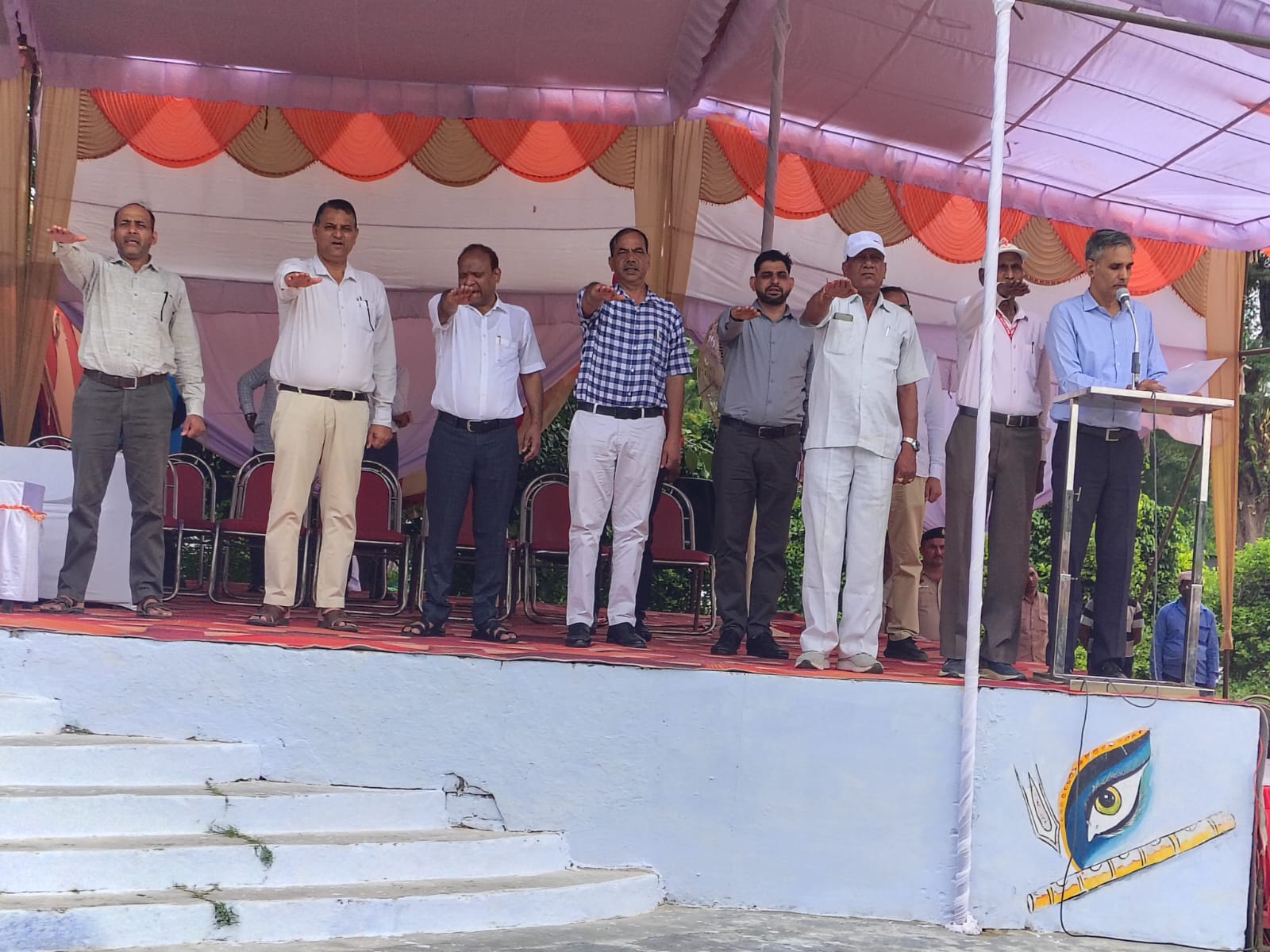 नशा मुक्त भारत अभियान के तहत आईटीआई में शपथ लेते हुए।