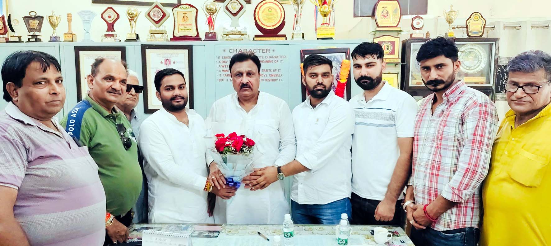 बजरंग गर्ग का स्वागत करते युुवा कांग्रेस व एनएसयूआई के पदाधिकारी।