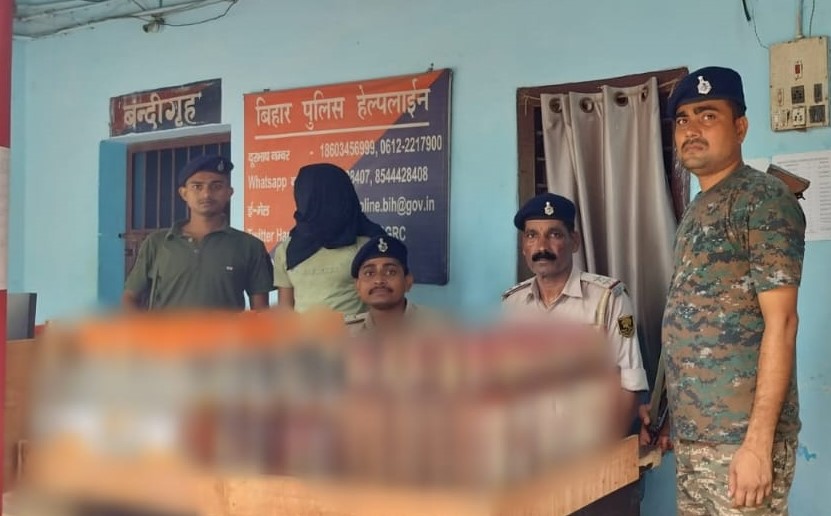 पुलिस के गिरफ्त में तस्कर