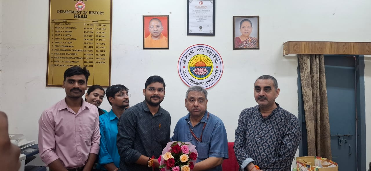 आग्रह नहीं,अध्ययन की समग्रता होगी व्याख्या का आधार : प्रोफेसर हिमांशु चतुर्वेदी* आग्रह नहीं,अध्ययन की समग्रता होगी व्याख्या का आधार : प्रोफेसर हिमांशु चतुर्वेदी*