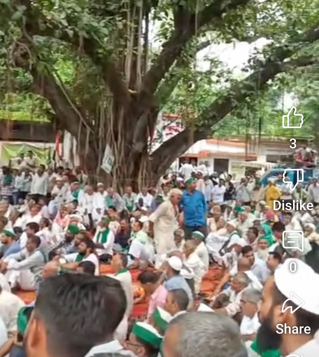 पंचायत करते हुए किसान