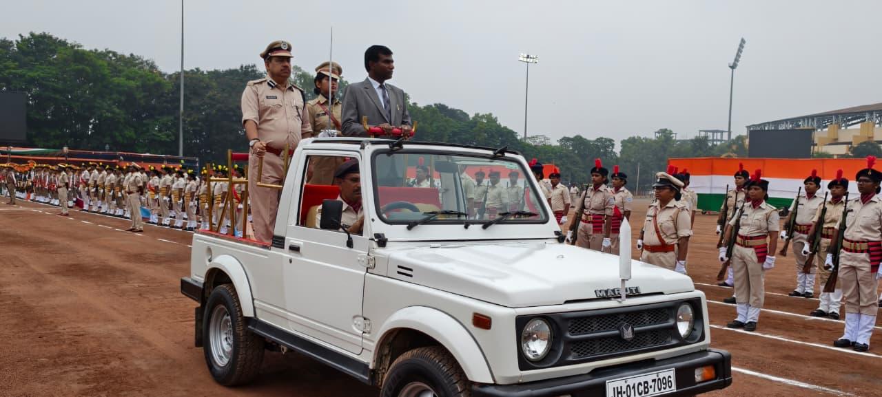 निरीक्षण करते उपायुक्त और एस एसपी