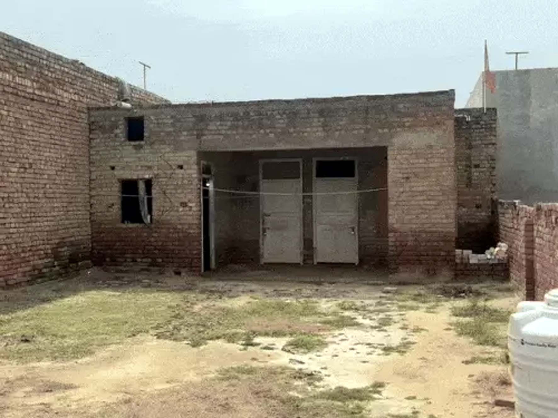 वह मकान, जिसमें युवक का शव मिला।
