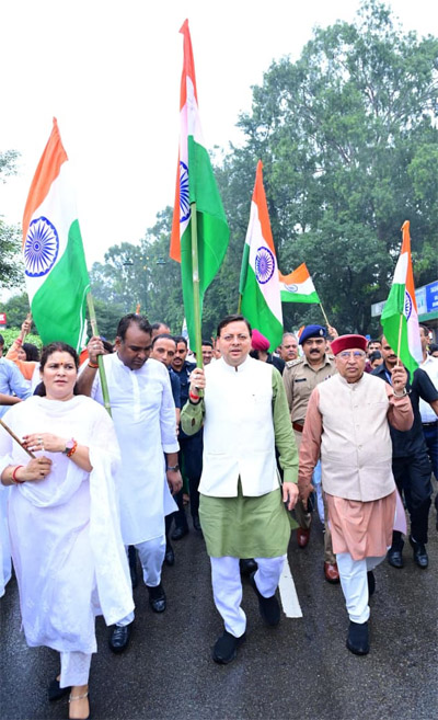 तिरंगा यात्रा में शामिल मुख्यमंत्री पुष्कर सिंह धामी