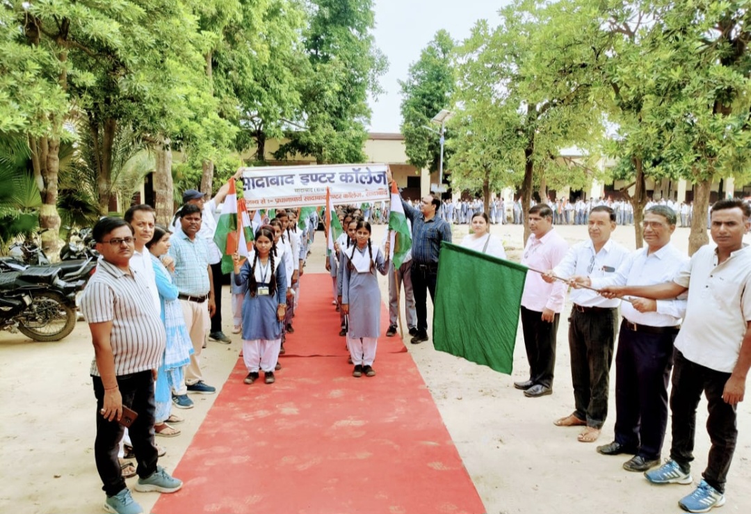 देशभक्ति के जज्बे के साथ निकाली तिरंगा रैली