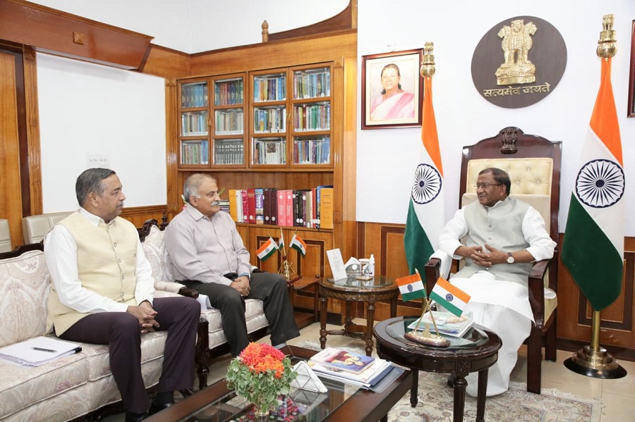 राज्यपाल लक्ष्मण प्रसाद आचार्य सैनिक कल्याण निदेशालय के साथ की बैठक करते हुए। राज्यपाल लक्ष्मण प्रसाद आचार्य सैनिक कल्याण निदेशालय के साथ की बैठक करते हुए।
