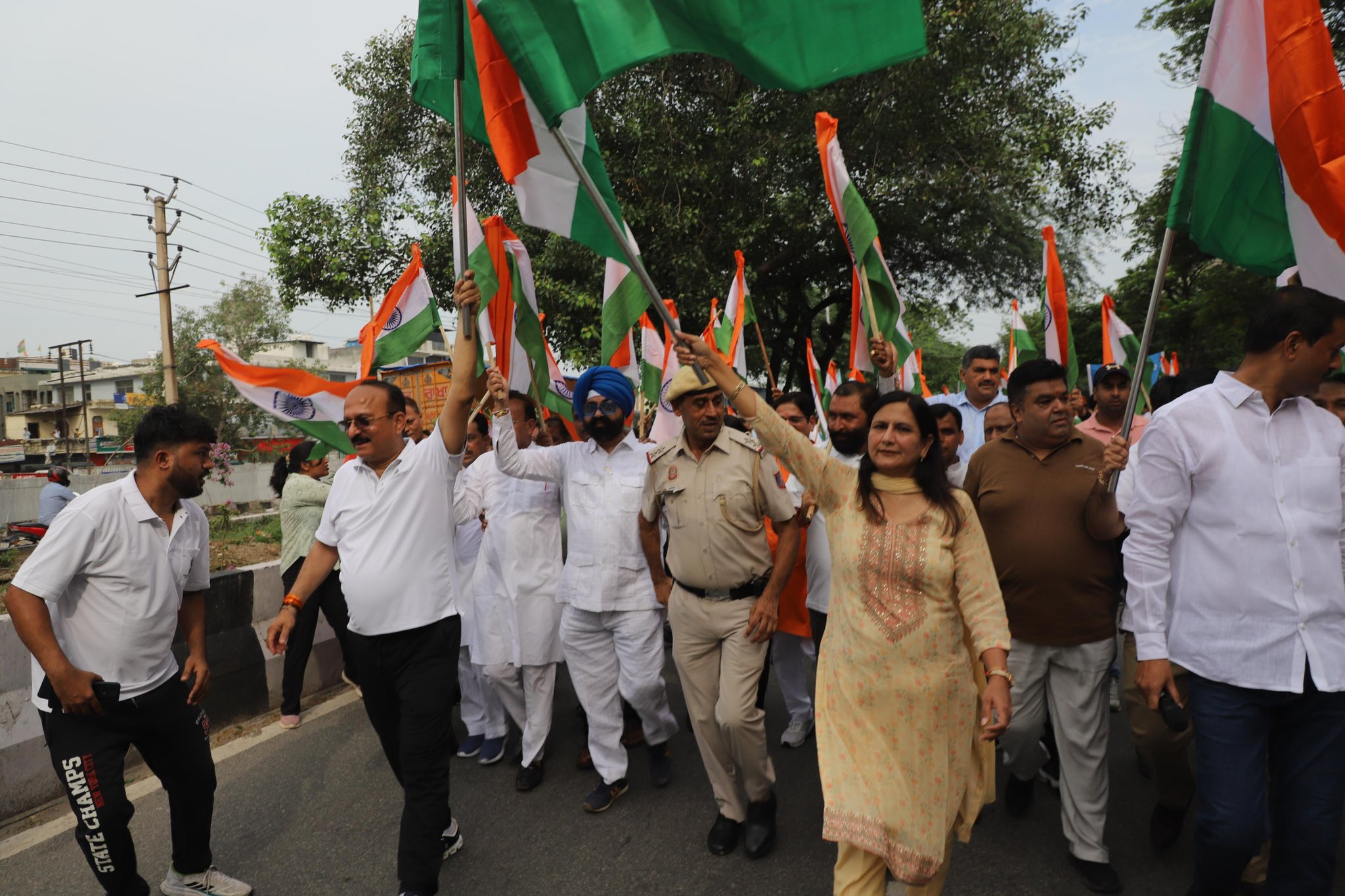 जनकपुरी विधानसभा में ‘हर घर तिरंगा’ अभियान के अंतर्गत निकाली गई तिरंगा यात्रा में भाजपा सांसद कमलजीत सहरावत के साथ दिल्ली के शिक्षा मंत्री आशीष सूद जनकपुरी विधानसभा में ‘हर घर तिरंगा’ अभियान के अंतर्गत निकाली गई तिरंगा यात्रा में भाजपा सांसद कमलजीत सहरावत के साथ दिल्ली के शिक्षा मंत्री आशीष सूद