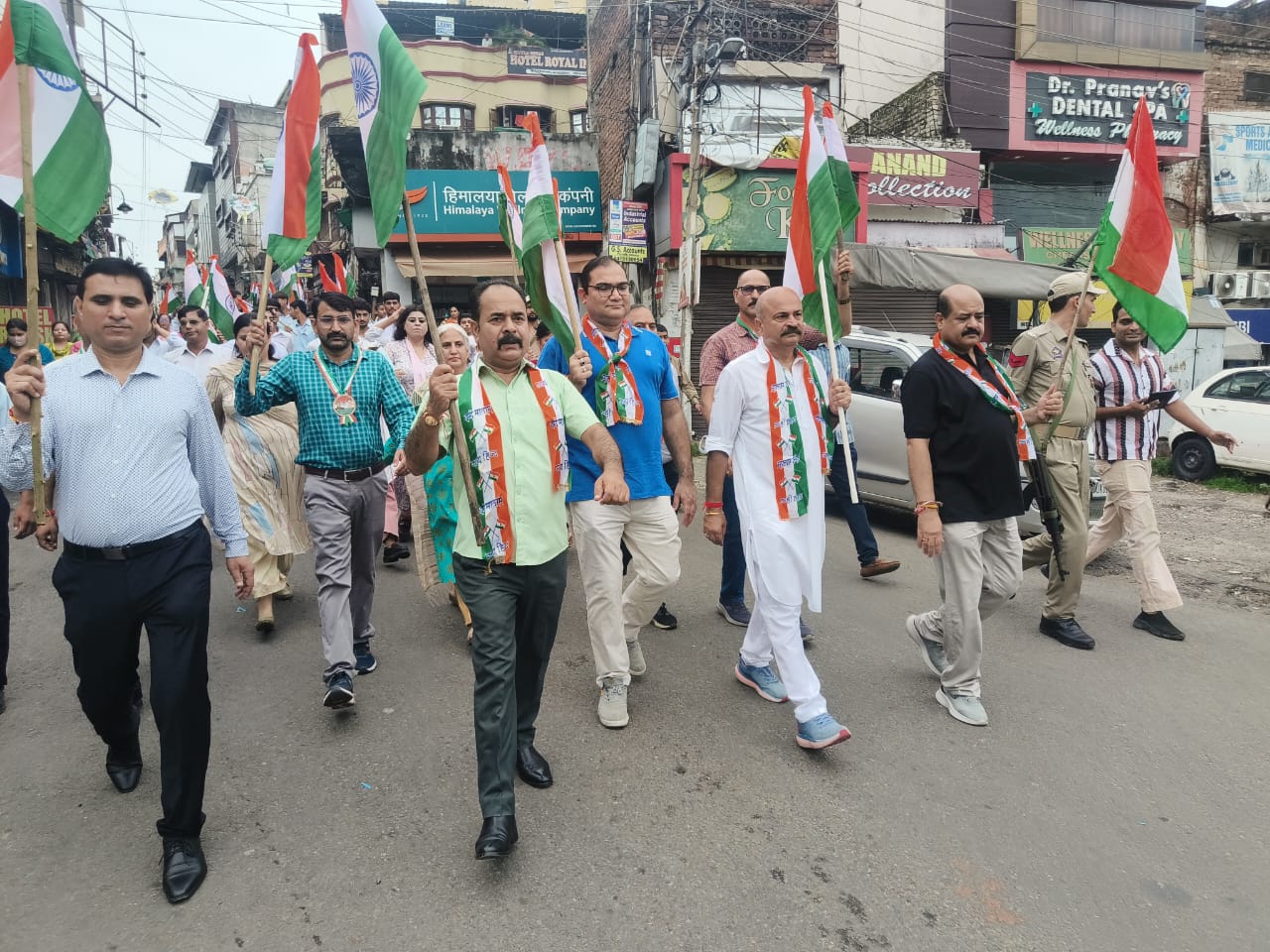 रणबीर स्कूल जम्मू में तिरंगा रैली का आयोजन, विधायक युधवीर सेठी ने दिखाई हरी झंडी