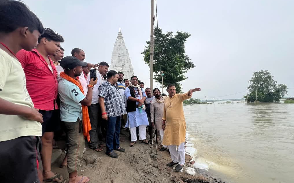 जायजा लेते विधायक