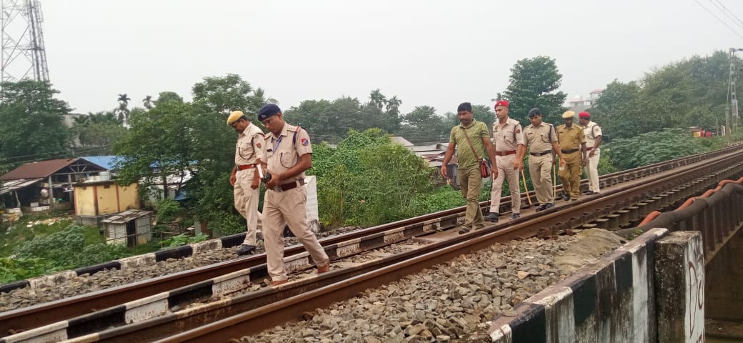 स्वतंत्रता दिवस के मद्देनज़र आरपीएफ और जीआरपी का तलाशी अभियान ।