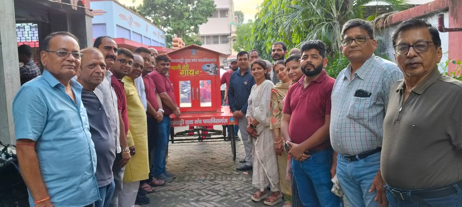 अररिया फोटो:रथ के साथ मारवाड़ी युवा मंच के सदस्य