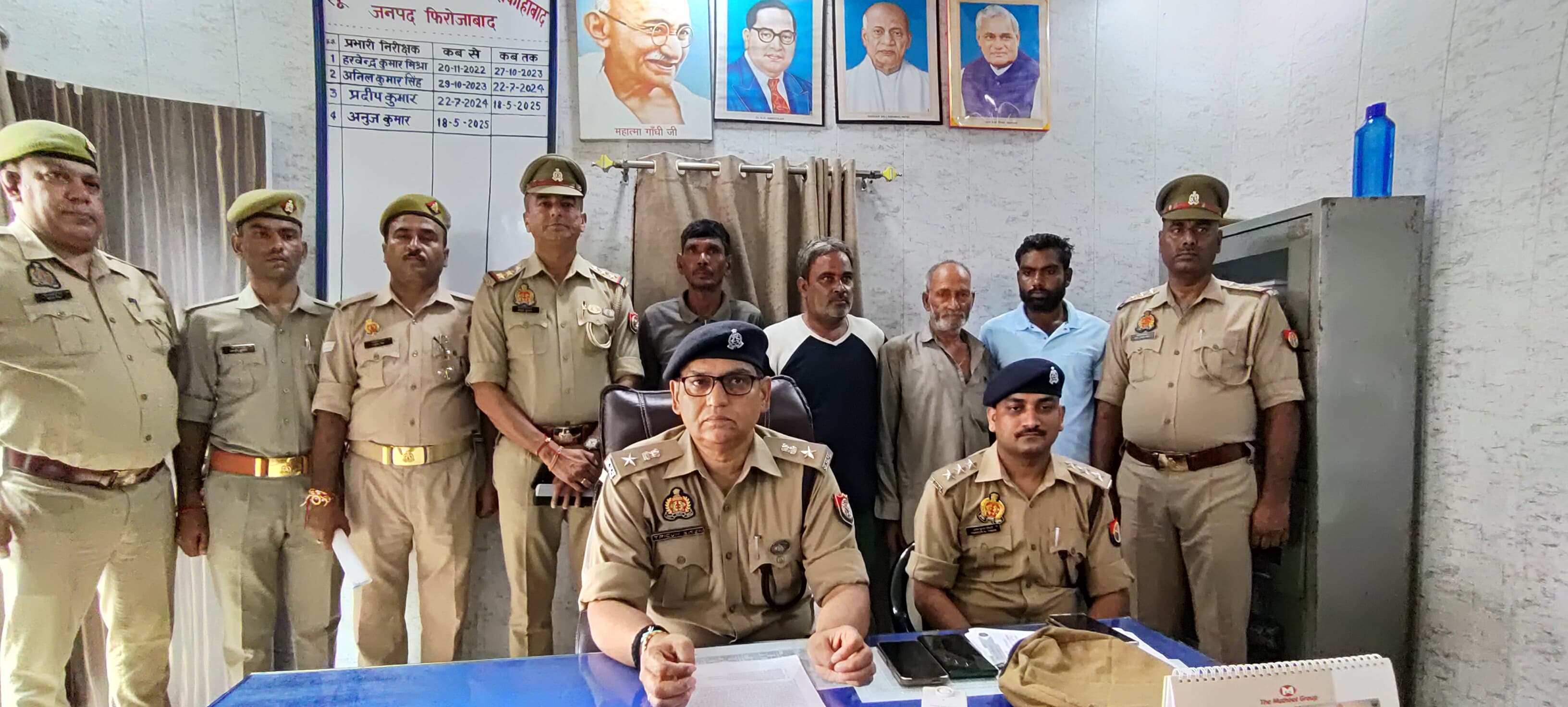 खुलासा करती पुलिस टीम