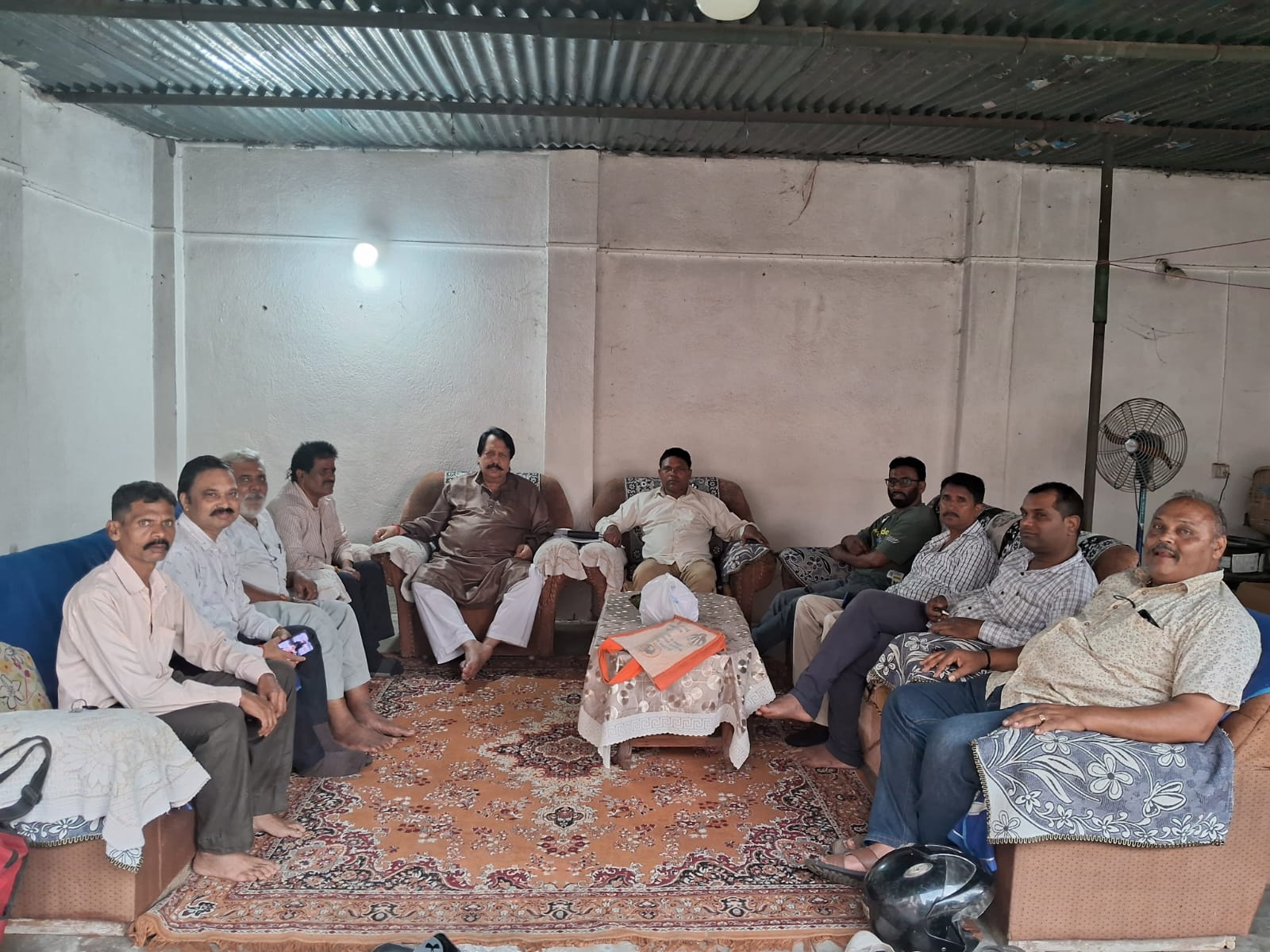 बैठक में लीलाधर सिंह समेत अन्य