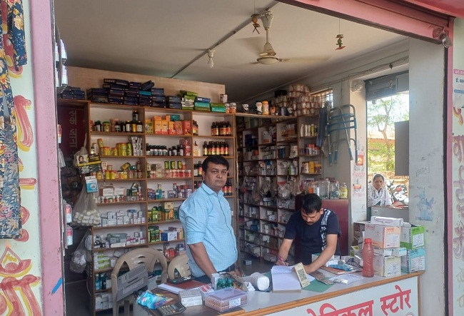 मेडिकल स्टोर की जांच (फाइल फोटो)