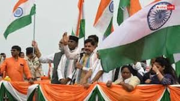 भोपाल में बोट क्लब पर निकली ‘तिरंगा नौका यात्रा’ में शामिल हुए मुख्यमंत्री