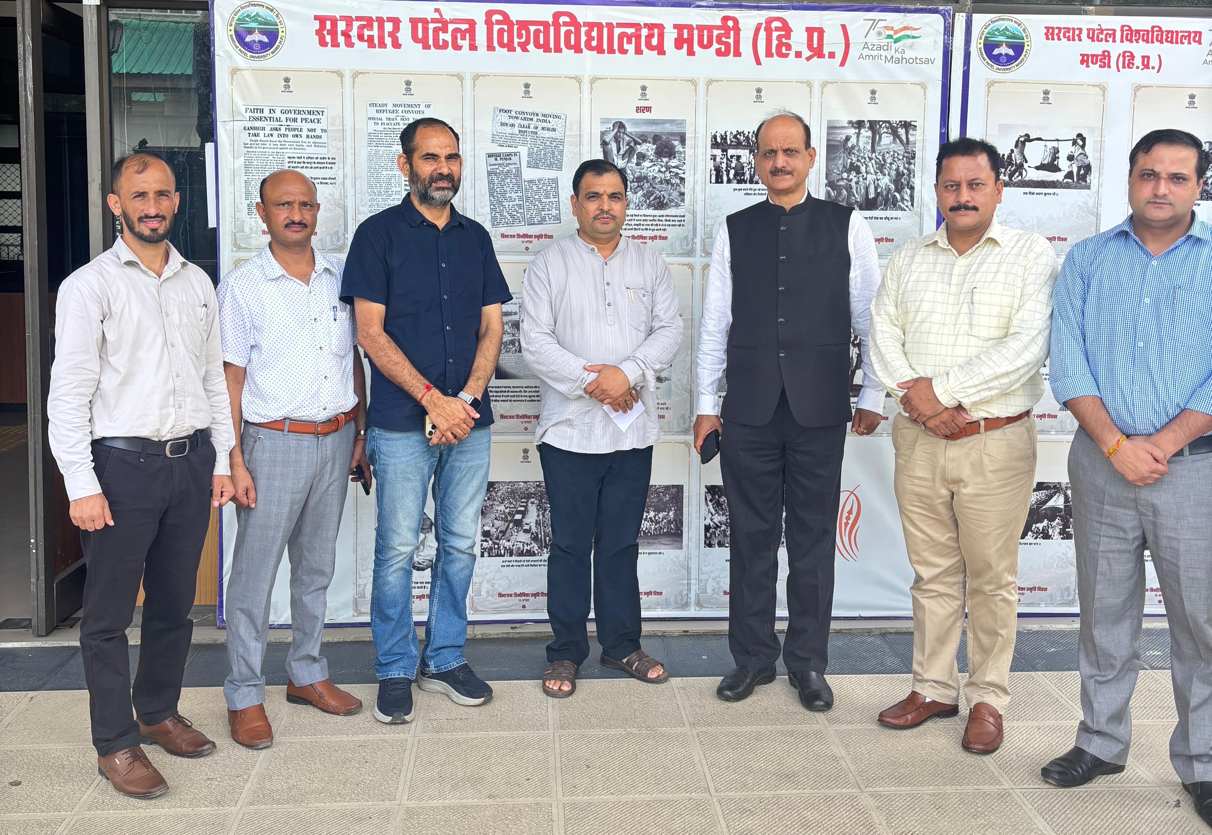भारत विभाजन विभीषिका स्मृति दिवस पर कार्यक्रम के दौरान।