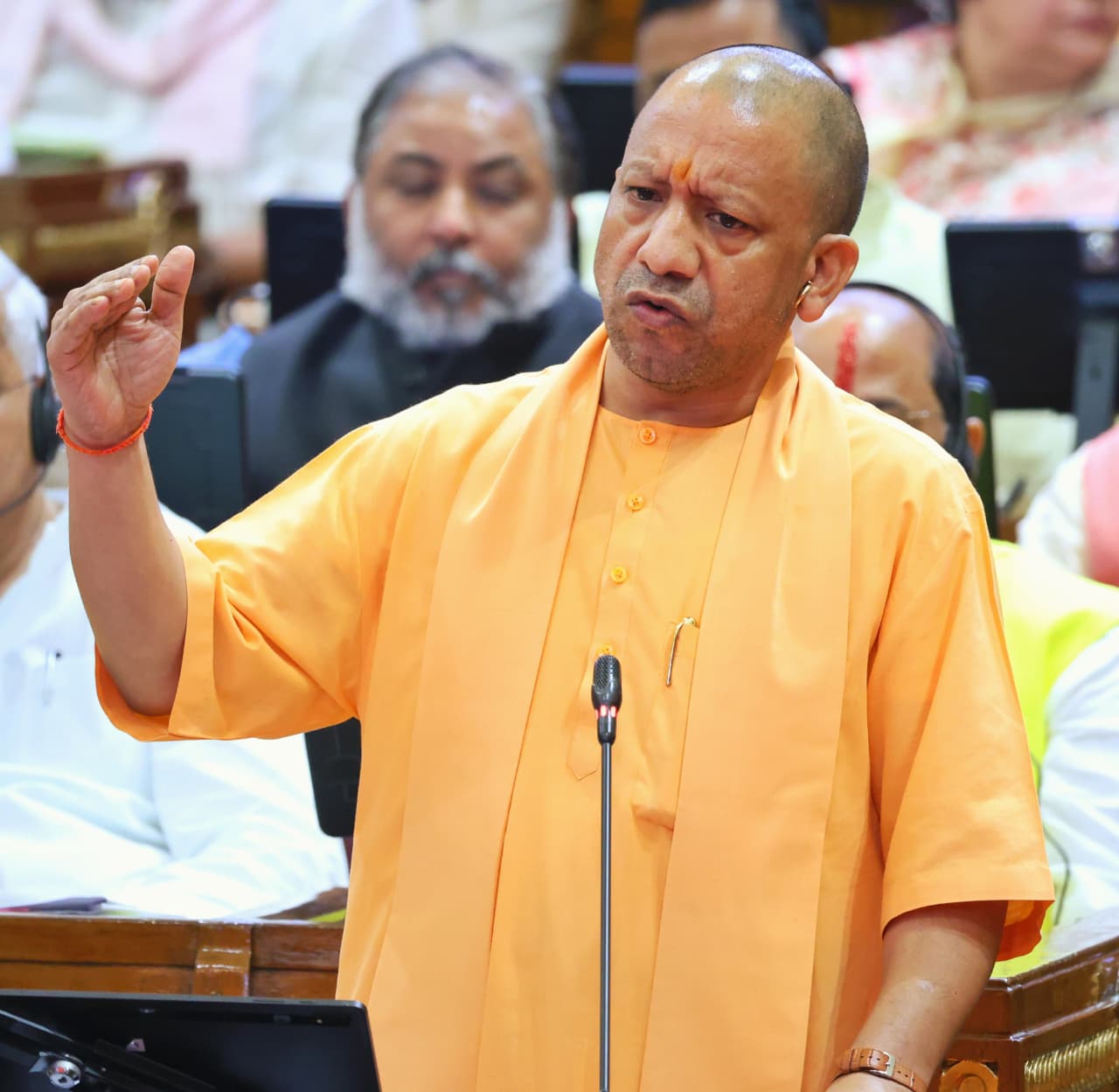 विधानसभा में सीएम योगी