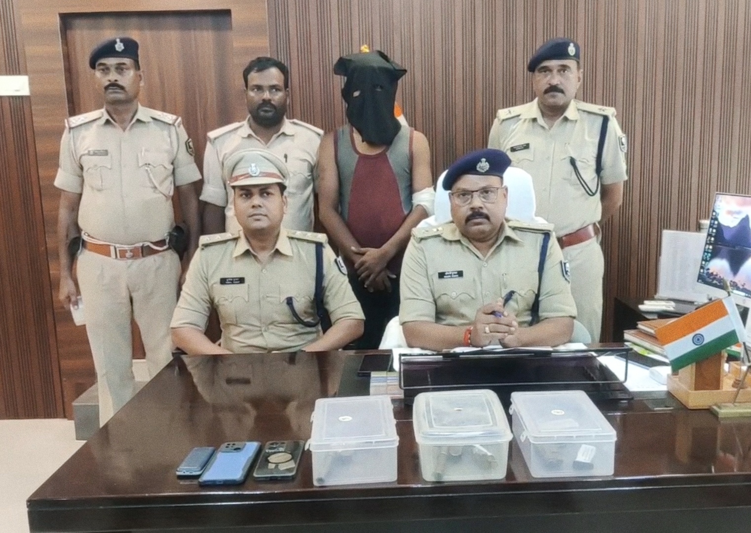 अररिया फोटो:एसपी पीसी में जानकारी देते