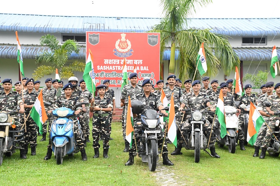 असमः रंगिया स्थित एसएसबी की 24वीं बटालियन द्वारा आयोजित भव्य तिरंगा यात्रा मोटरसाइकिल रैली में शामिल अधिकारी एवं जवान