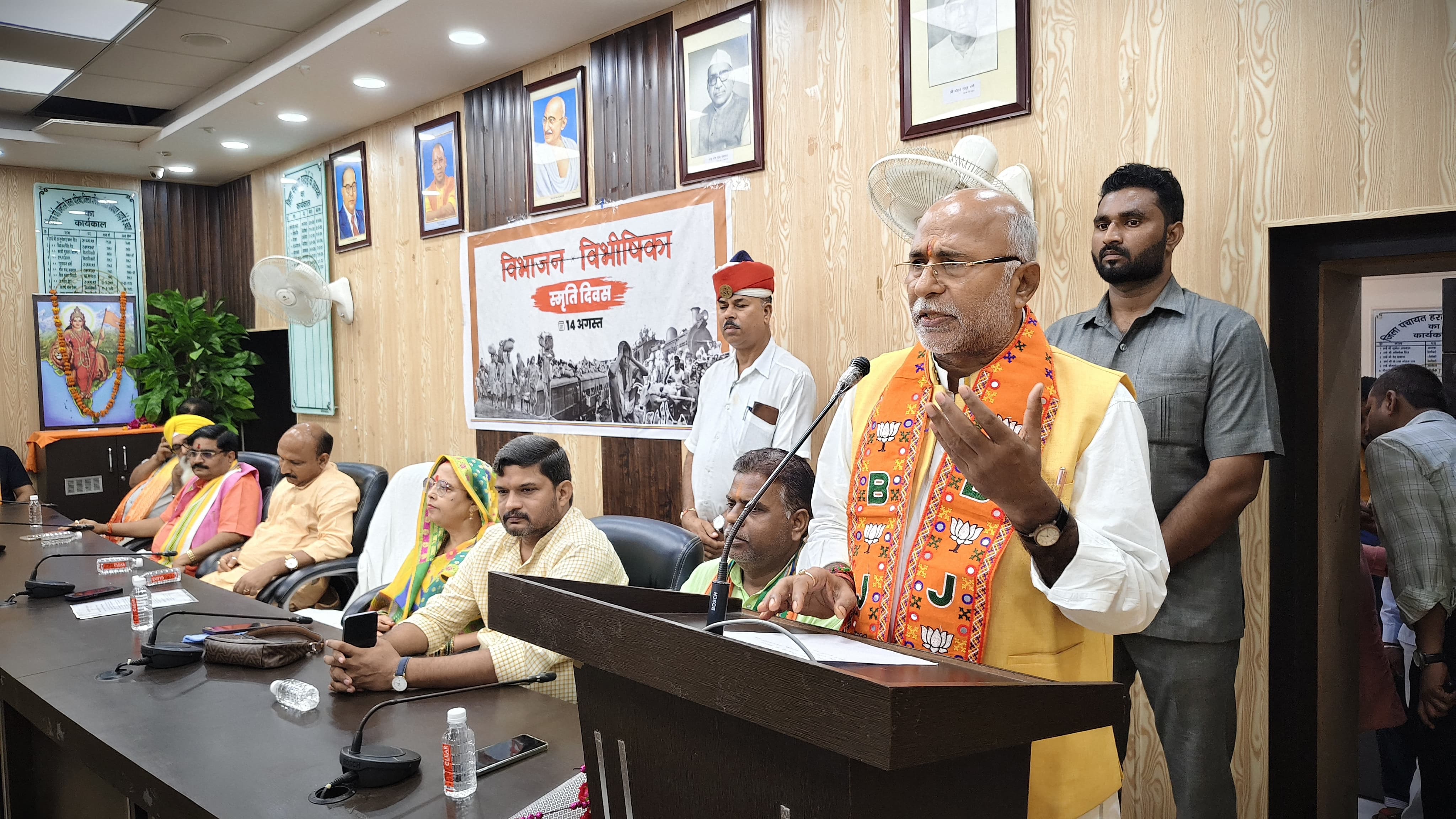 कांग्रेस नेतृत्व की गलत नीतियों और तुष्टिकरण की राजनीति ने भारत के विभाजन को जन्म दिया: वीरेन्द्र तिवारी