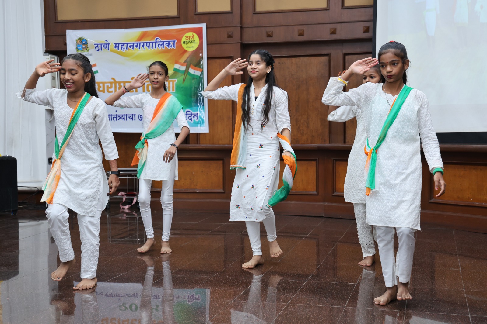 Activity students Thane during door to door tricolour campaign
