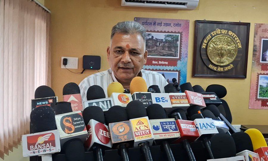 दमोह-दमोह जिला प्राकृतिक सम्पदाओं से भरा जिला जहां विकास की अपार संभावनायें-प्रभारी मंत्री इंदर सिंह परमार