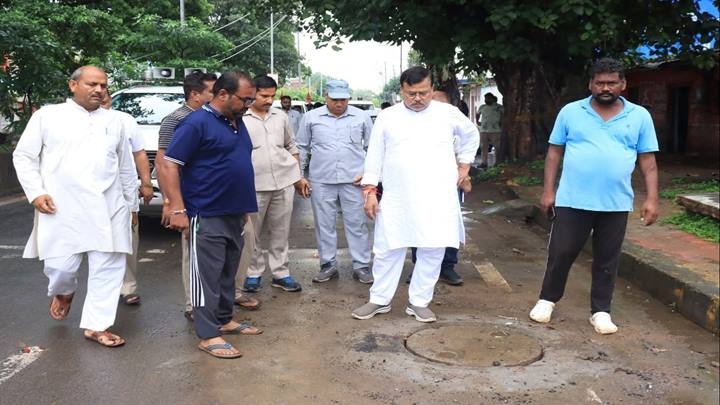ऊर्जा मंत्री तोमर ने उपनगर का किया निरीक्षण