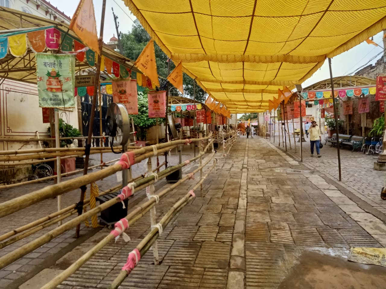 Shri Krishna Janmashtami on Saturday: Temples decorated - Banke Bihari is about to come inside the walls