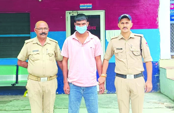 पुलिस गिरफ्त में आरोपित