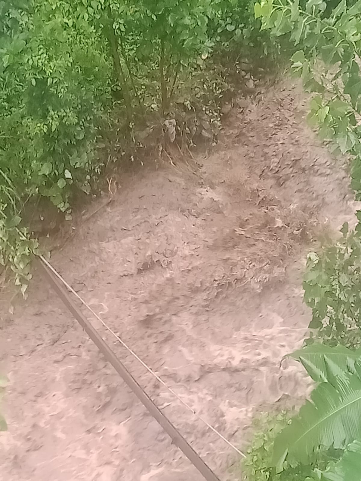 पाबौ ब्लाक के ग्राम पंचायत कोटा (पटालखणी) में इस तरह हो रहा है भूकटाव