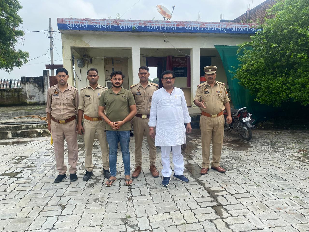 आरोपी विधायक व बेटा