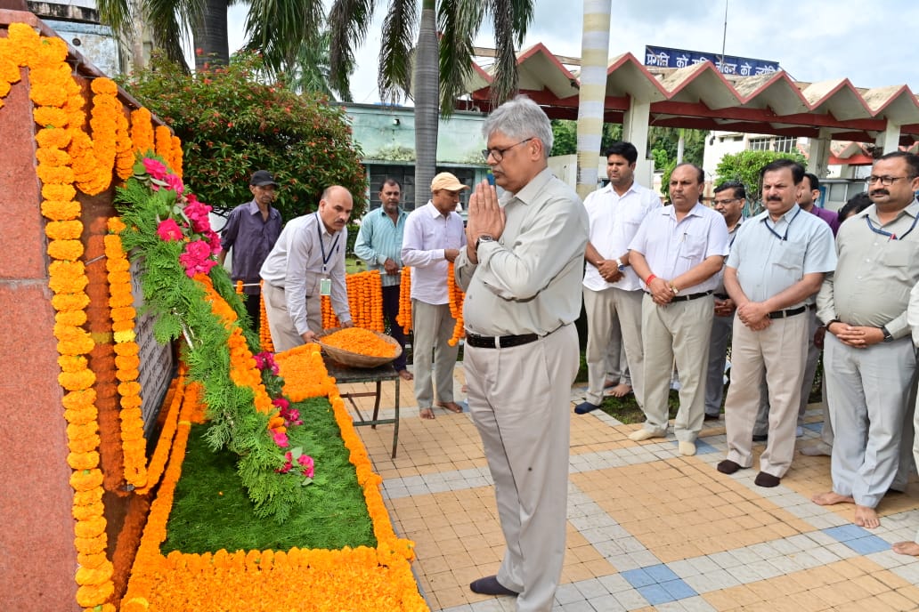 भेल में दिवंगत श्रमिकों को श्रद्धांजलि