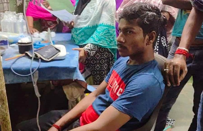 अस्पताल पहुंचा युवक
