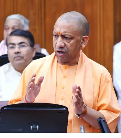 विधान परिषद में बोलते हुए मुख्यमंत्री योगी आदित्यनाथ